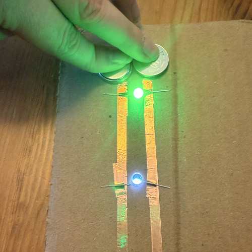 Success after knowing to touch the two batteries!